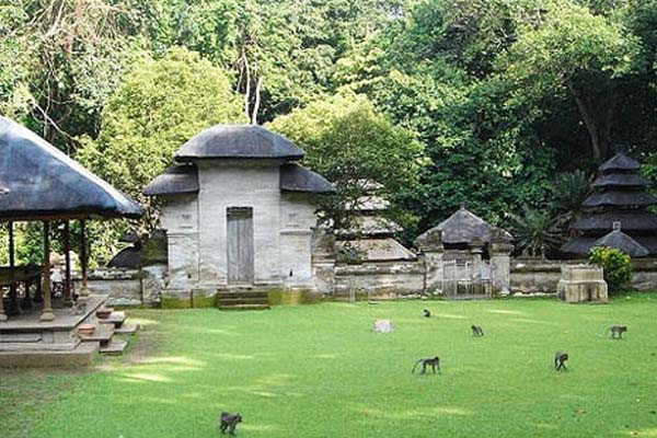 Alas Kedaton Temple, Alas Kedaton Bali Monkey Forest , Alas Kedaton Monkey Forest, Alas Kedaton Monkey Forest in Bali, Holiday In Bali from https://www.balibreezetours.com , Mengwi Royal Temple, Bali Interesting Places, Activity, The Royal Family Temple Of Mengwi, Exploring the Royal Temple of Taman Ayun in Mengwi, Amazing Adventures in Bali, Promo Packages Tours, Book Now, 100% Owned and Proudly Operated, Local Balinese People, Bali Breeze Tours