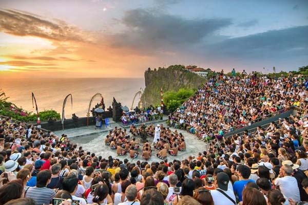 Bali Uluwatu Temple, Kecak And Fire Dance, Half Day Bali Beach Tour, Uluwatu Temple Sunset & Kecak Fire Dance, The Amazing Sunset at Uluwatu Temple, Holiday In Bali, Uluwatu Temple & Rock Cliff Temple, Uluwatu Temple Sunset and Kecak Fire Dance Tour from https://www.balibreezetours.com , Bali Shopping Tours, Activity, More Fun, Amazing Adventures in Bali, Promo Packages Tours, Book Now, 100% Owned and Proudly Operated, Local Balinese People, Bali Breeze Tours