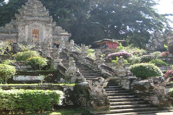 Kehen Temple, Kehen Temple in Bali, Ancient Temple in Bangli, Sacred Kehen Temple Bangli, Entrance Fee, Pura Kehen, A Historical Place In East Bali, Hindu Fire Temple In Bangli, Royal Ancestral Temple Of Bangli Kingdom, Ubud Full Day Tours, Bali Cycling Tours eBikes Bali, Ubud eBikes from https://www.balibreezetours.com , Bali Bike Tours, Bali Cycling Tours, Ubud Bike Tours, eBikes Bali, Ubud Cycling Tours, Kintamani Downhill Mountain Biking Tours, Beautiful Scenery, Bali Attraction, Bali Breeze Tours