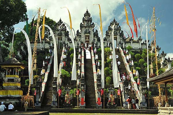 Lempuyang Temple, Ancient Mountain Temple in East Bali, Lempuyang Temple In Bal, Lempuyang Temple Bali, Lempuyang Temple, Bali's Legendary Gate of Heaven, Temple Of Penataran Agung Lempuyang, Lempuyang Temple Bali, The Gate of Heaven in East Bali, Bali Cycling Tours from https://www.balibreezetours.com , Bali Bike Tours, Ubud Cycling Tours, Ubud Bike Tours, Kintamani Downhill Mountain Biking Tour, Ubud eBikes Tours, eBike Bali Tours, Bali Go Bike Tours, Bali Bicycle Tours, Bike Tours & Cycling Trips, Beautiful Scenery, Bali Attraction, Bali Breeze Tours