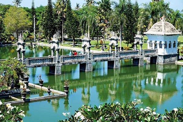 Taman Ujung Water Palace, Taman Ujung Bali, Taman Ujung, Taman Soekasada Ujung di Karangasem Bal, Bali Cycling Tours from https://www.balibreezetours.com , Bali Bike Tours, Ubud Cycling Tours, Bali Bike Tours, Kintamani Downhill Mountain Biking Tours, Ubud eBikes Tours, eBike Bali Tours, Bali Go Bike Tours, Bali Bicycle Tours, Beautiful Scenery, Bali Attraction, Bali Breeze Tours