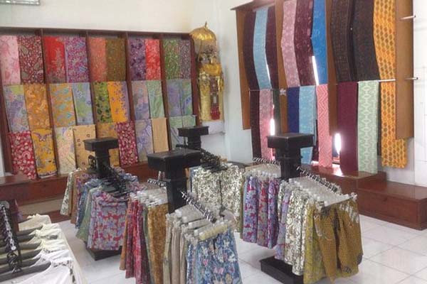 Tohpati Village Bali, The Center of Artistic Batik Art, Tohpati Village, Bali Batik Production, Collections And Price, The Center of Hand Weaving in Bali Island from https://www.balibreezetours.com , Activity, More Fun, Amazing Adventures in Bali, Promo Packages Tours, Book Now, 100% Owned and Proudly Operated, Local Balinese People, Bali Breeze Tours