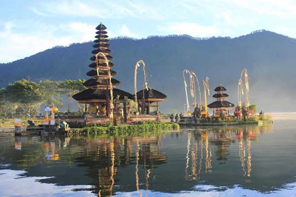 Ulun Danu Beratan Temple, Temple in The Lake Beratan, Private Full Day Tours, Bedugul, Baturiti, Tabanan, Bali Cycling Tours, Ubud Cycling Tours, Bali Bike Tours, Cycling Tours, Ubud Bike Tours, Cycle Tours, Bicycle Tours, Mountain Bike Ride from https://www.balibreezetours.com , Kintamani Downhill Bike Tour, Beautiful Scenery, Bali Attraction, Bali Breeze Tours