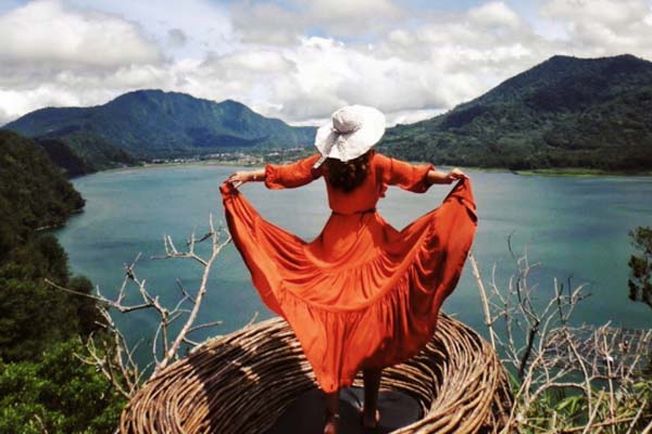 Wanagiri Hidden Hills, The Perfect Instagram Spot in Bali, Handara Iconic Gate, Lake Buyan, Bali Cycling Tours, Ubud Cycling Tours, Bali Bike Tours, Cycling Tours, Ubud Bike Tours, Cycle Tours, Bicycle Tours, Mountain Bike Ride from https://www.balibreezetours.com , Bali Bike Tour, Bali Cycle Tour, Bali Bicycle Tour, Bali Mountain Biking Tour, Mountain Biking, Bali Go Bike Tours, Bali On Bike Tours, Ubud Bicycle Tour, Start Point, Kintamani Downhill Bike Tour, Beautiful Scenery, Bali Attraction, Bali Breeze Tours